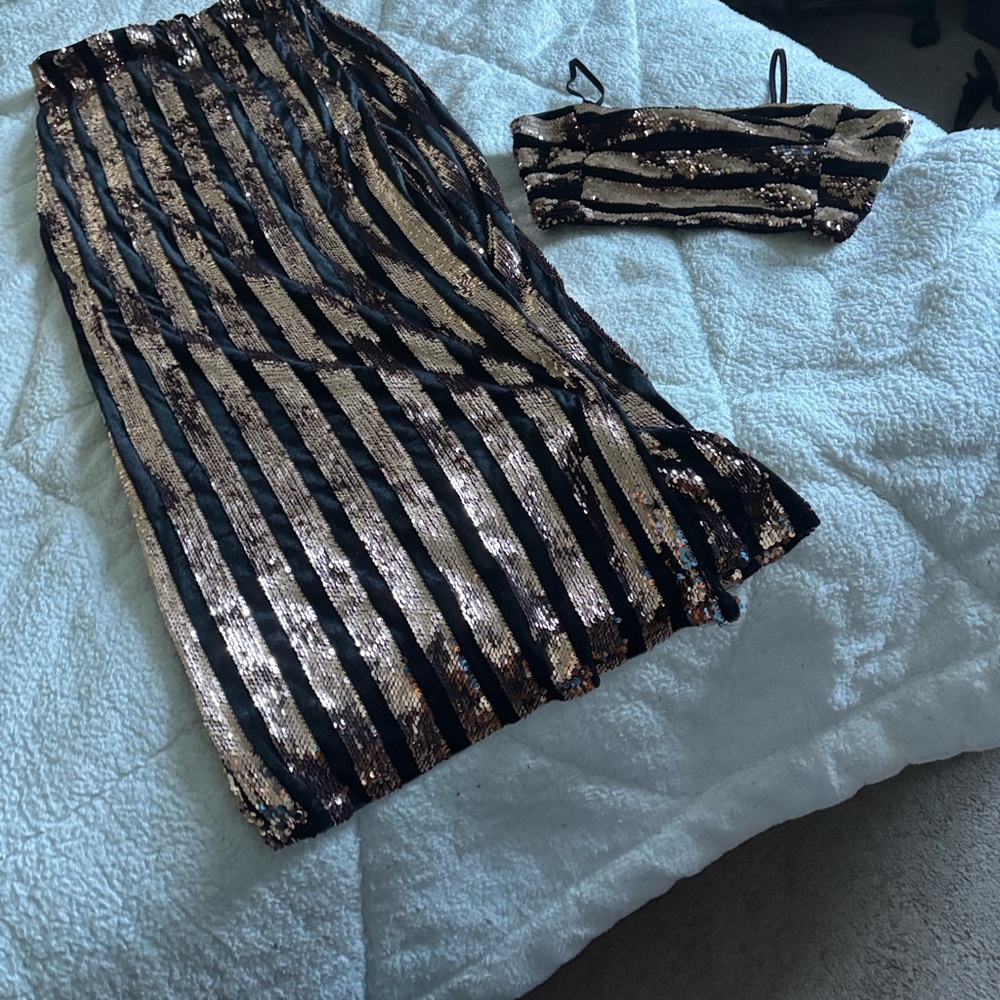 Forever 21 Black and Gold Sequin Maxi Skirt and Halter Top - Picture 7 of 10